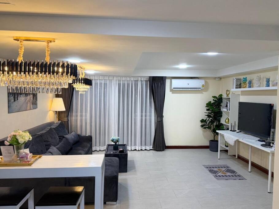 Photo of Livingroom in Lat Phrao