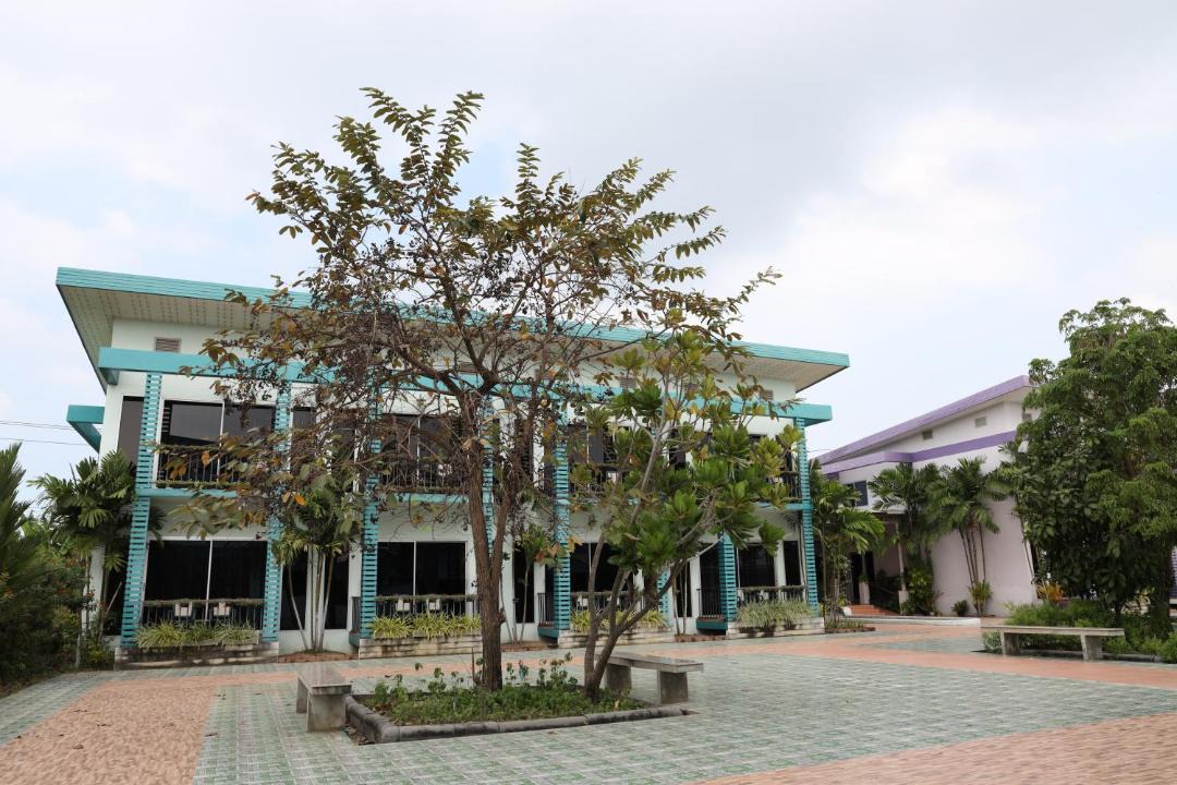 Photo of Others in Bang Len