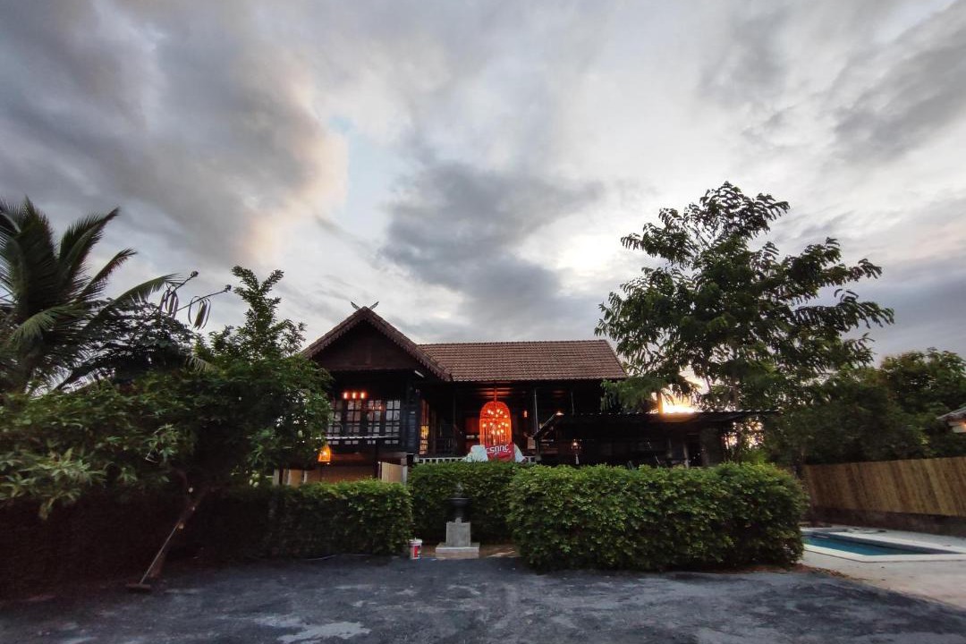 Photo of Buildings in Thai Chana Suek
