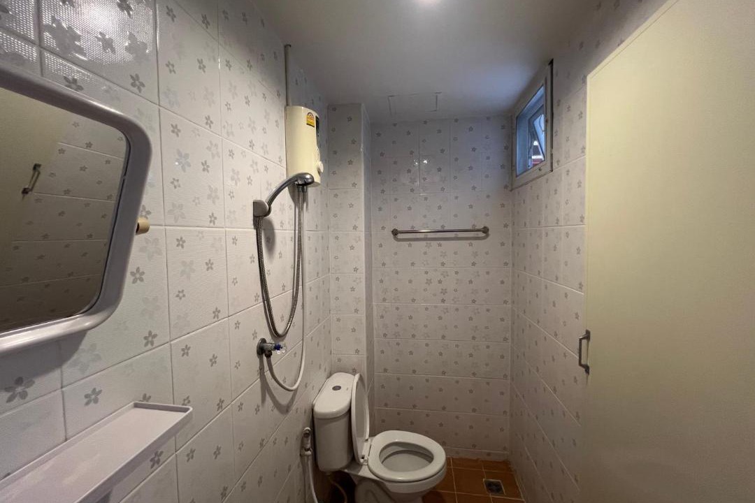 Photo of Bathroom in Wat Sam Phraya