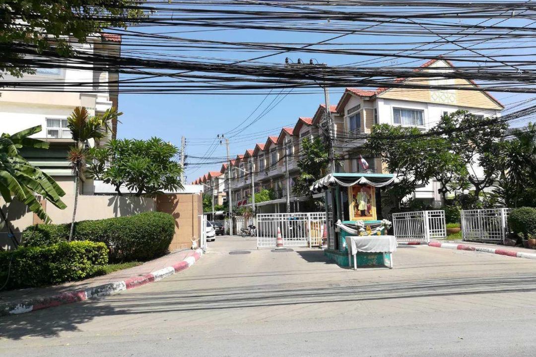 Photo of Others in Lak Si