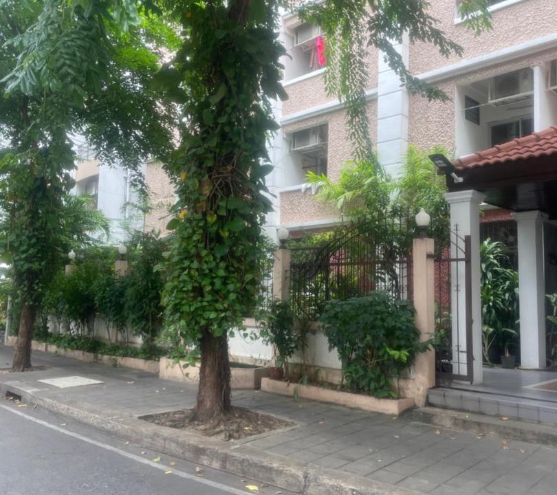 Photo of Buildings in Din Daeng