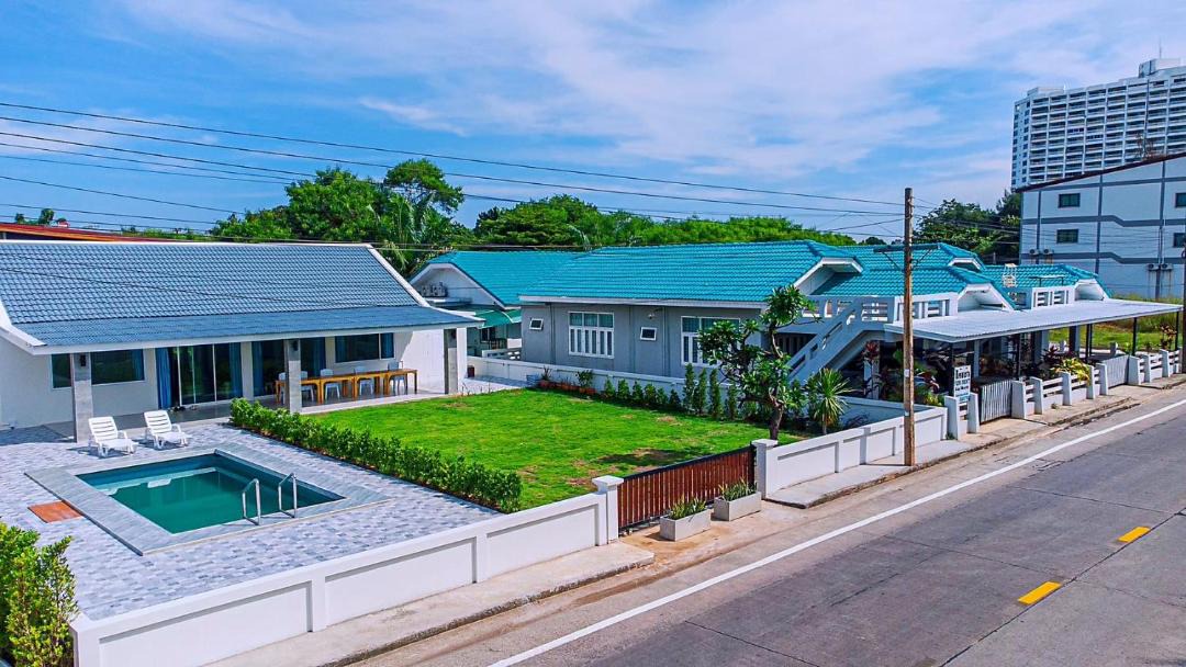 Photo of Buildings in Noen Phra