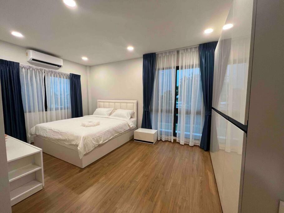 Photo of Bedroom in Bang Kaeo