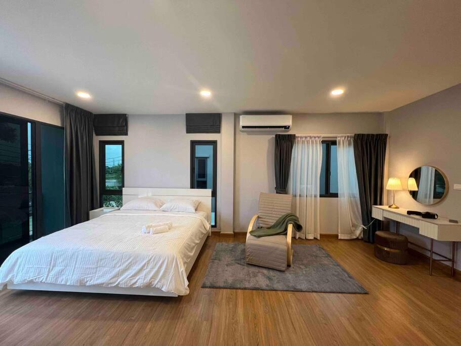 Photo of Bedroom in Bang Kaeo