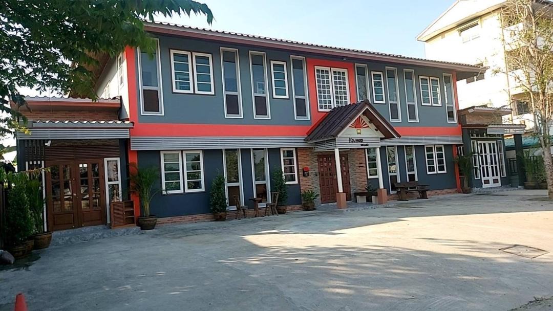 Photo of Buildings in Khum Thong