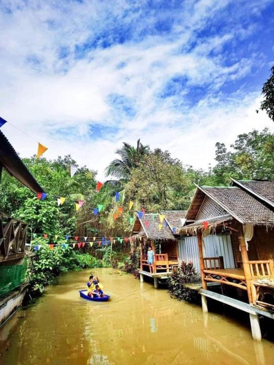 Photo of Others in Phrom Khiri
