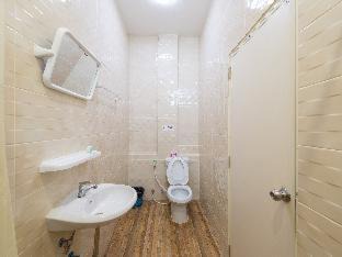Photo of Bathroom in Wat Sam Phraya