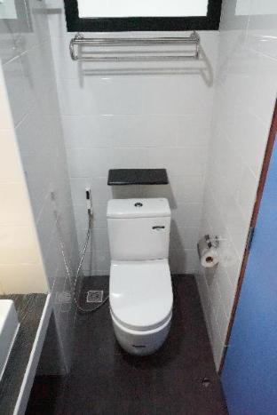 Photo of Bathroom in Wat Sam Phraya