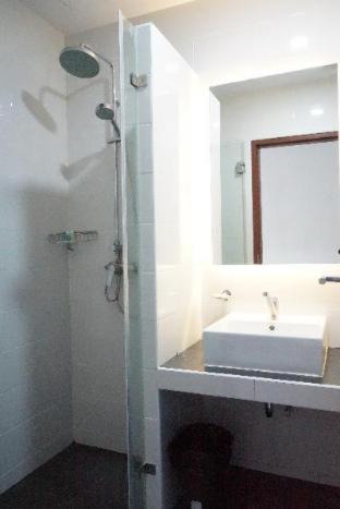 Photo of Bathroom in Wat Sam Phraya