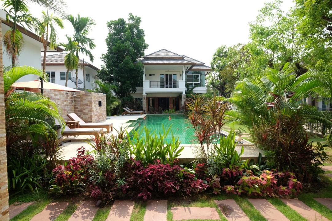 Photo of Buildings in San Kamphaeng