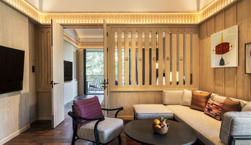 Suite, 1 King Bed, Garden View