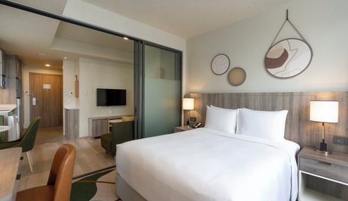 Studio Suite, 1 Queen Bed, Kitchen