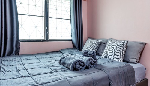 Economy Double Room, 1 Queen Bed, Non Smoking, Shared Bathroom