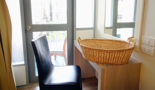 Deluxe Twin with Balcony External Bathroom