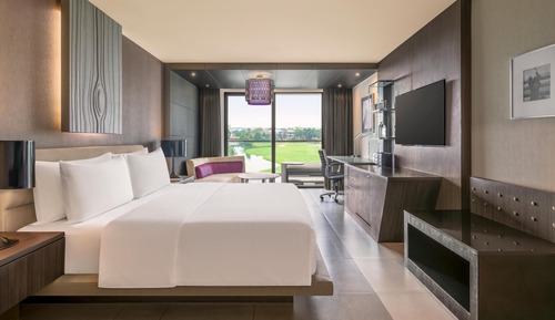 Deluxe Room, 1 King Bed, Golf View