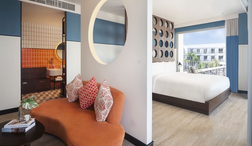 Groovy Sea View Suite