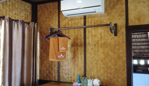 Ocean View Hillside Bungalow- Air Conditioning