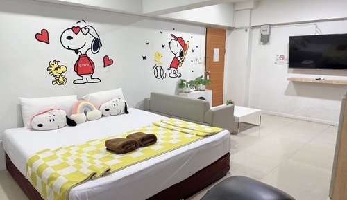 Deluxe Room, 1 King Bed, Non Smoking, Bathtub
