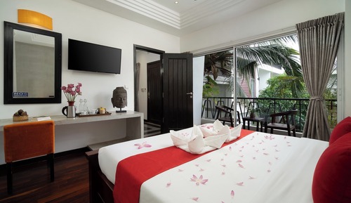 Super Family with Balcony Pool View - Free Bus Station Pick Up