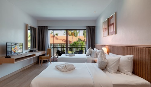 Connecting Room - Deluxe Pool View