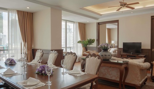 Suite, 1 King Bed, Club Lounge Access (Opera)