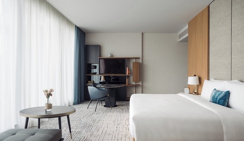 Room, 1 King Bed (Essential)