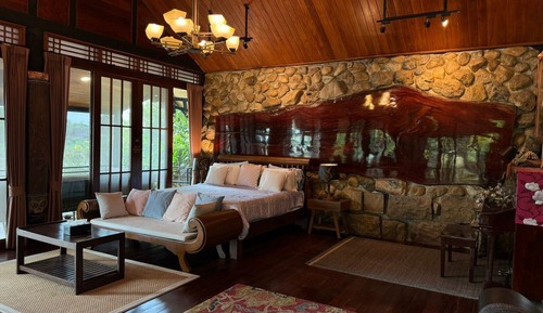 Japanese Villa With River View
