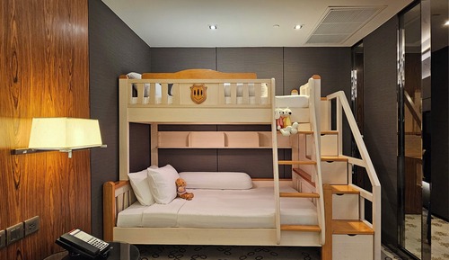Family Room (Deluxe, 1 King Bed & 1 Bunk Bed)