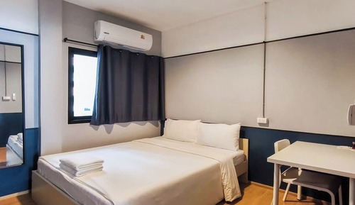 Private Room with Shared Bathroom