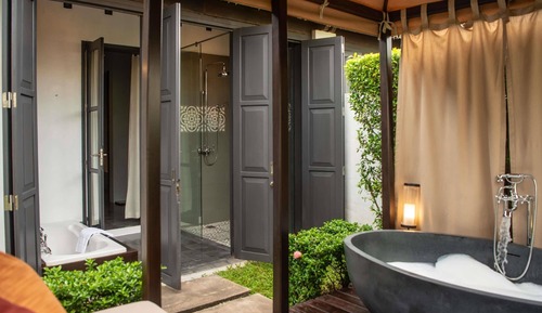 Suite, 1 King Bed, Garden Area (Private Garden)