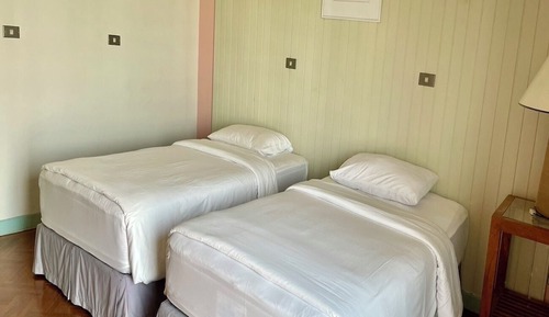 Executive Suite (701A)