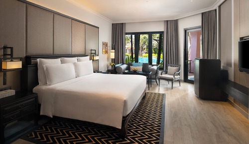 Junior Suite, 1 King Bed, Club Lounge Access (Pool Access)