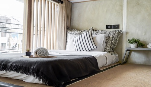 Private King Bed with extra bed shared bathroom