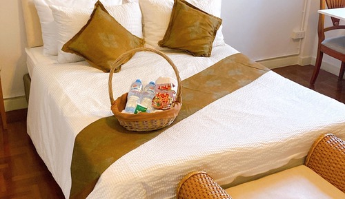 Premier Double Room, 1 Queen Bed, Refrigerator & Microwave