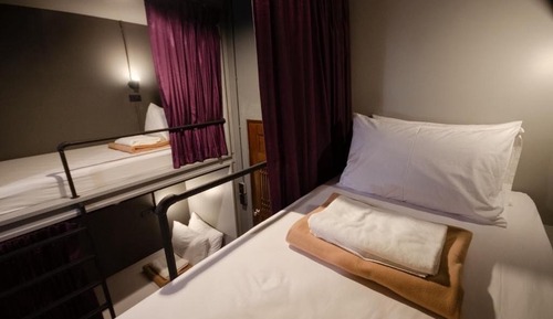 Shared Dormitory (Bunk Bed in Dorm Room (Female))
