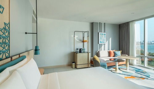 Premium Room, 1 King Bed, Beach View (Pattaya, Bay Tower)