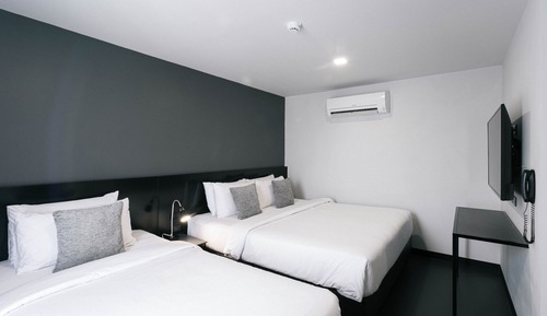 Deluxe Double Room, Multiple Beds, Non Smoking
