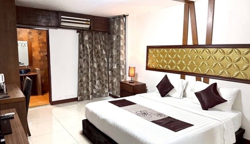 Deluxe Studio, City View