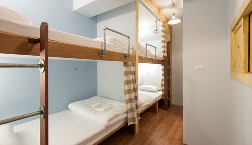 Dorm 4 mixed beds