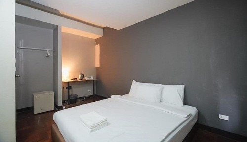 Studio, 1 Double Bed, Shared Bathroom