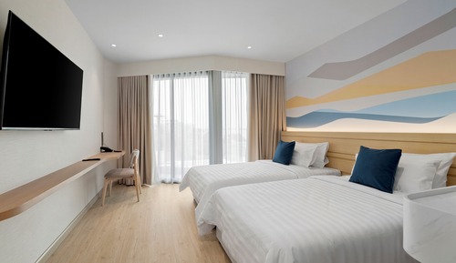 Deluxe Twin Room, City View