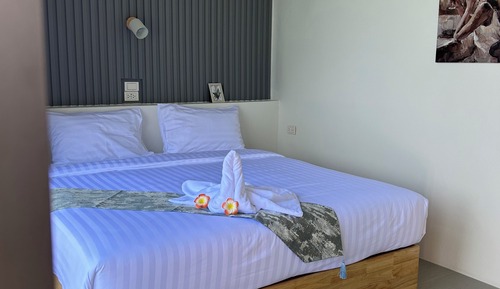 Deluxe Room, Non Smoking, Pool View