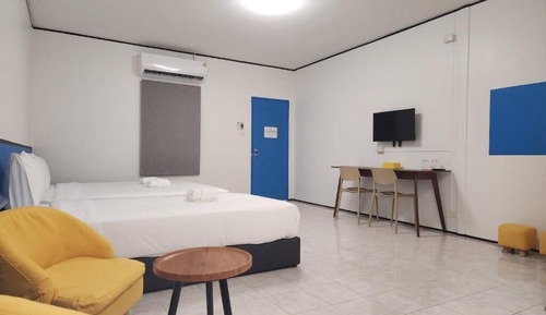 Deluxe Triple Room, Private Bathroom