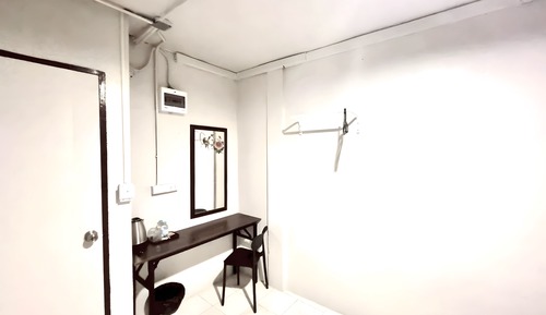 Queen Room Separate Bathroom