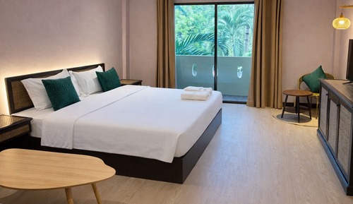 Queen bed comfort with Balcony Pool View