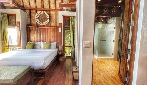 Signature Quadruple Room, Partial Sea View