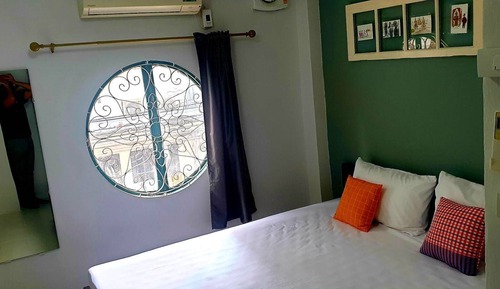Private Double Bedroom (Shared bathroom)