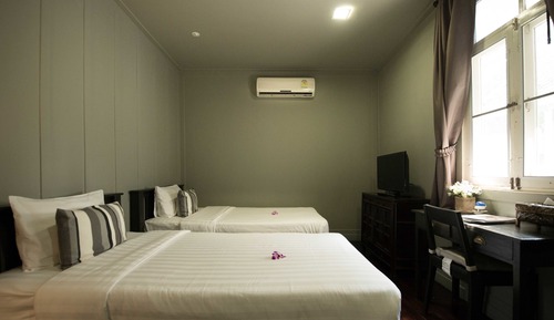 Superior - Private Bathroom Outside