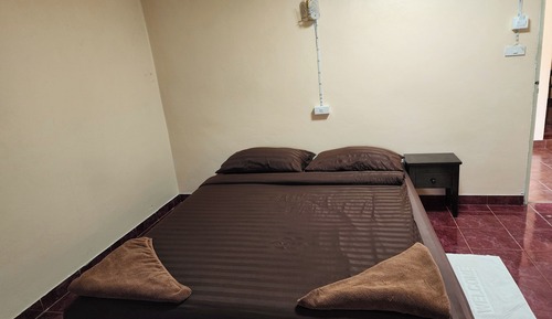 Deluxe Room, 1 Queen Bed, Air conditioning
